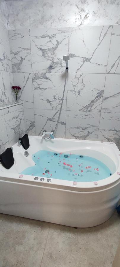 Jacuzzi Belle View Sinaia-Free Parking Apartment Exterior photo
